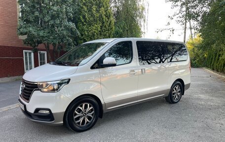 Hyundai H-1 II рестайлинг, 2018 год, 2 765 000 рублей, 2 фотография