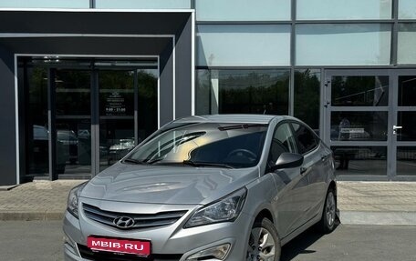 Hyundai Solaris II рестайлинг, 2015 год, 950 000 рублей, 1 фотография