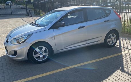 Hyundai Solaris II рестайлинг, 2011 год, 730 000 рублей, 2 фотография