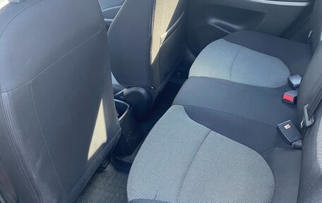Hyundai Solaris II рестайлинг, 2011 год, 730 000 рублей, 7 фотография