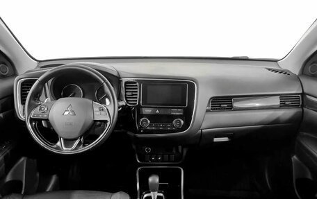 Mitsubishi Outlander III рестайлинг 3, 2017 год, 1 650 000 рублей, 5 фотография