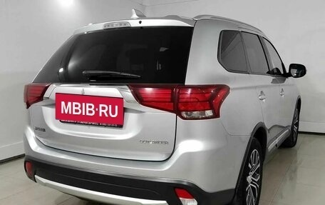 Mitsubishi Outlander III рестайлинг 3, 2017 год, 1 650 000 рублей, 4 фотография