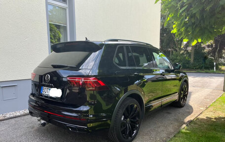 Volkswagen Tiguan II, 2022 год, 2 300 000 рублей, 4 фотография