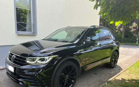 Volkswagen Tiguan II, 2022 год, 2 300 000 рублей, 3 фотография