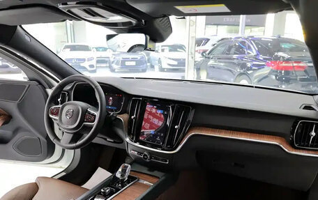 Volvo V60 II, 2024 год, 3 790 099 рублей, 12 фотография