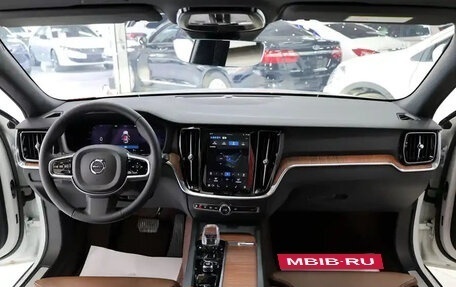 Volvo V60 II, 2024 год, 3 790 099 рублей, 10 фотография