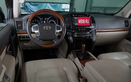 Toyota Land Cruiser 200, 2013 год, 2 940 000 рублей, 6 фотография