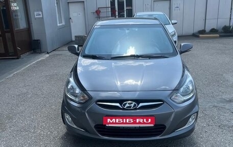 Hyundai Solaris II рестайлинг, 2012 год, 900 000 рублей, 5 фотография