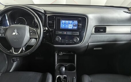 Mitsubishi Outlander III рестайлинг 3, 2018 год, 1 485 000 рублей, 11 фотография