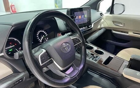 Toyota Sienna, 2022 год, 3 304 000 рублей, 7 фотография