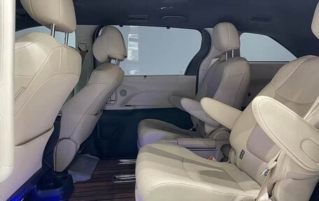Toyota Sienna, 2022 год, 3 304 000 рублей, 5 фотография