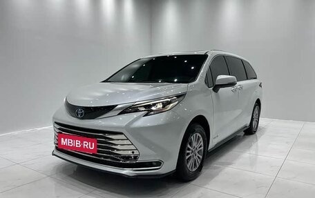 Toyota Sienna, 2022 год, 3 304 000 рублей, 2 фотография
