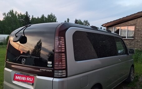 Honda Stepwgn II рестайлинг, 2003 год, 1 100 000 рублей, 2 фотография