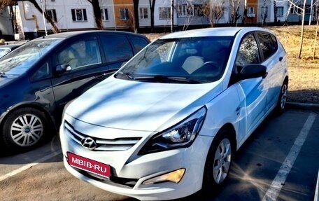 Hyundai Solaris II рестайлинг, 2015 год, 1 100 000 рублей, 1 фотография