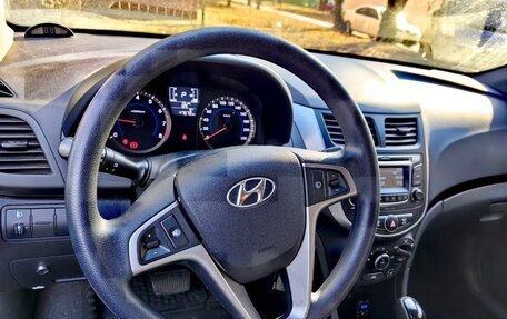 Hyundai Solaris II рестайлинг, 2015 год, 1 100 000 рублей, 2 фотография