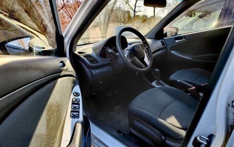 Hyundai Solaris II рестайлинг, 2015 год, 1 100 000 рублей, 5 фотография