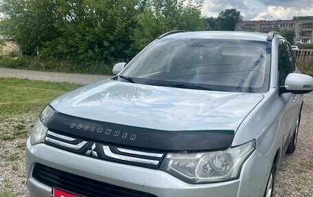 Mitsubishi Outlander III рестайлинг 3, 2013 год, 1 270 000 рублей, 1 фотография