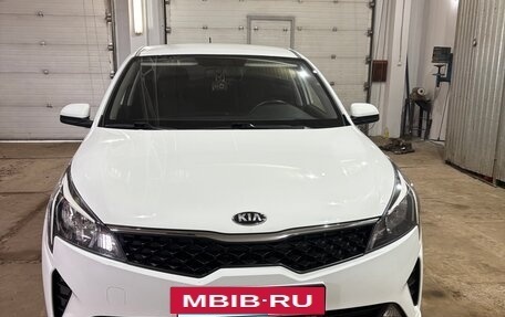 KIA Rio IV, 2020 год, 1 630 000 рублей, 2 фотография