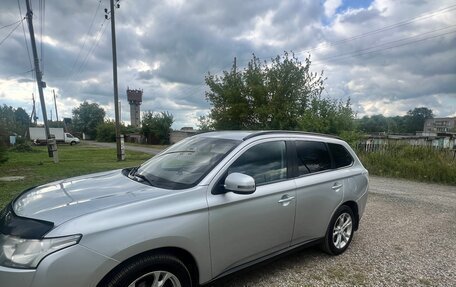 Mitsubishi Outlander III рестайлинг 3, 2013 год, 1 270 000 рублей, 2 фотография