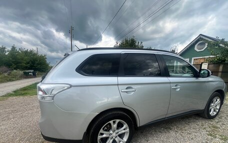 Mitsubishi Outlander III рестайлинг 3, 2013 год, 1 270 000 рублей, 5 фотография