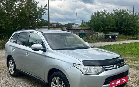 Mitsubishi Outlander III рестайлинг 3, 2013 год, 1 270 000 рублей, 6 фотография