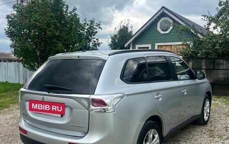Mitsubishi Outlander III рестайлинг 3, 2013 год, 1 270 000 рублей, 4 фотография