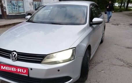 Volkswagen Jetta VI, 2013 год, 700 000 рублей, 2 фотография