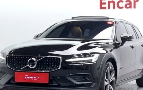 Volvo V60 Cross Country II, 2021 год, 3 851 999 рублей, 3 фотография