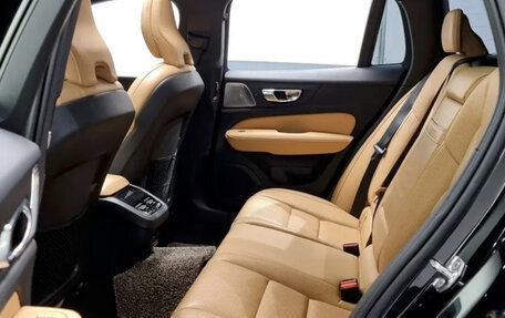 Volvo V60 Cross Country II, 2021 год, 3 851 999 рублей, 14 фотография