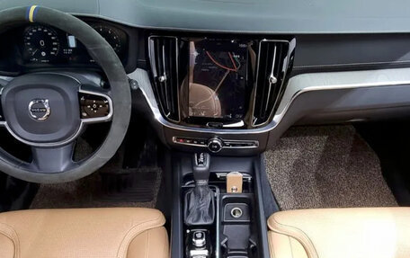Volvo V60 Cross Country II, 2021 год, 3 851 999 рублей, 18 фотография