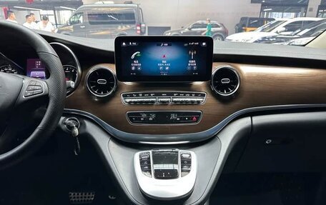 Mercedes-Benz V-Класс, 2021 год, 4 900 100 рублей, 17 фотография