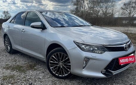 Toyota Camry, 2017 год, 2 150 000 рублей, 4 фотография
