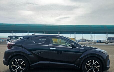Toyota C-HR I рестайлинг, 2018 год, 2 100 000 рублей, 12 фотография