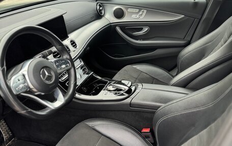Mercedes-Benz E-Класс, 2019 год, 3 900 000 рублей, 6 фотография