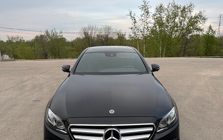 Mercedes-Benz E-Класс, 2019 год, 3 900 000 рублей, 2 фотография