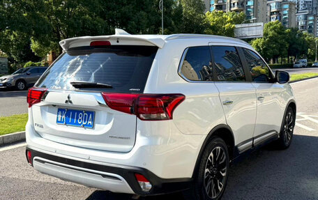 Mitsubishi Outlander III рестайлинг 3, 2021 год, 1 855 999 рублей, 5 фотография