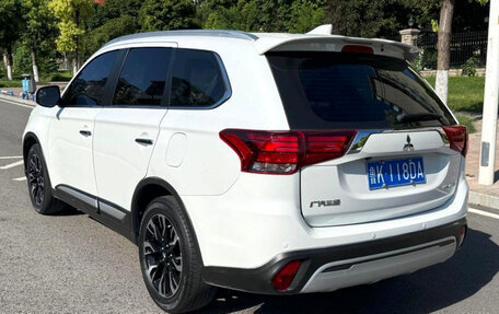 Mitsubishi Outlander III рестайлинг 3, 2021 год, 1 855 999 рублей, 4 фотография