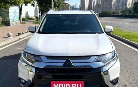 Mitsubishi Outlander III рестайлинг 3, 2021 год, 1 855 999 рублей, 3 фотография