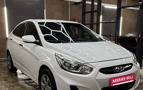 Hyundai Solaris II рестайлинг, 2014 год, 800 000 рублей, 3 фотография