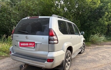 Toyota Land Cruiser Prado 120 рестайлинг, 2005 год, 2 000 000 рублей, 2 фотография