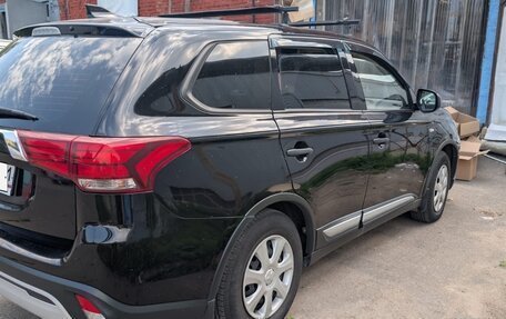 Mitsubishi Outlander III рестайлинг 3, 2020 год, 1 600 000 рублей, 5 фотография