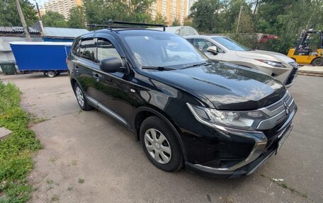 Mitsubishi Outlander III рестайлинг 3, 2020 год, 1 600 000 рублей, 9 фотография
