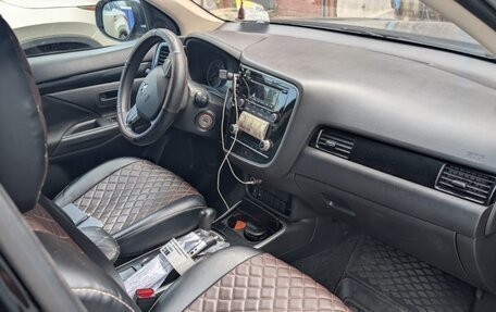 Mitsubishi Outlander III рестайлинг 3, 2020 год, 1 600 000 рублей, 14 фотография