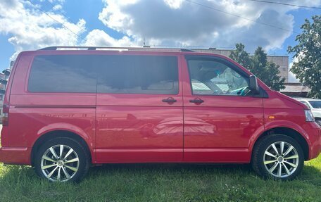 Volkswagen Caravelle T5, 2004 год, 1 700 000 рублей, 2 фотография