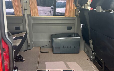 Volkswagen Caravelle T5, 2004 год, 1 700 000 рублей, 13 фотография