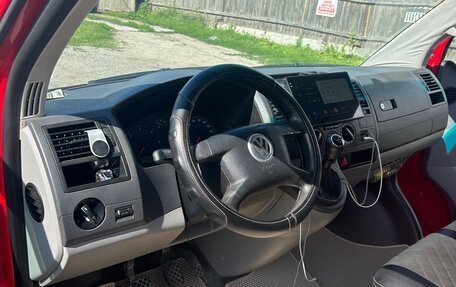Volkswagen Caravelle T5, 2004 год, 1 700 000 рублей, 11 фотография