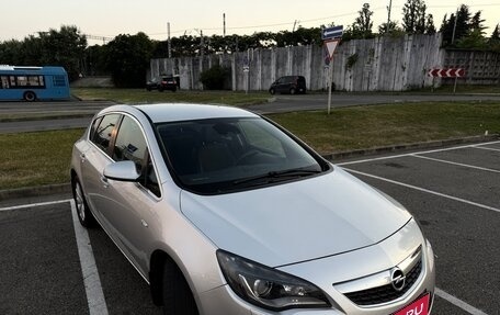 Opel Astra J, 2011 год, 700 000 рублей, 1 фотография