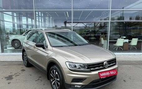 Volkswagen Tiguan II, 2019 год, 2 295 000 рублей, 2 фотография