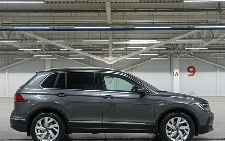 Volkswagen Tiguan II, 2021 год, 2 899 000 рублей, 5 фотография