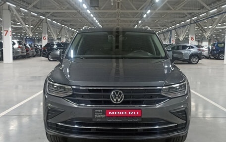 Volkswagen Tiguan II, 2021 год, 2 899 000 рублей, 2 фотография